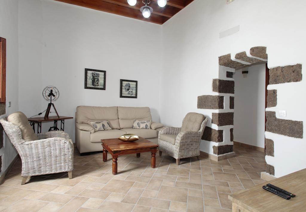Caserío Leandro I Tías